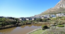 4 Bedroom House For Sale in Stonehurst Mountain Estate