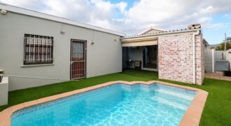 3 Bedroom House For Sale in Retreat