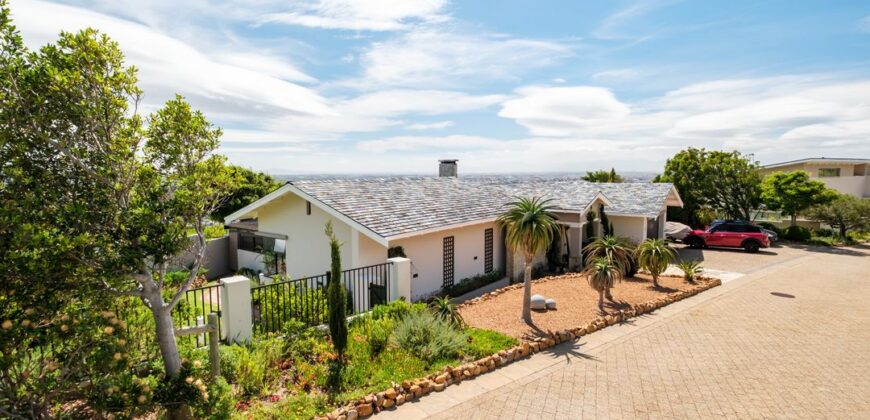 3 Bedroom House For Sale in Stonehurst Mountain Estate