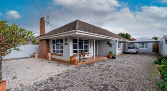 4 Bedroom House For Sale in Plumstead