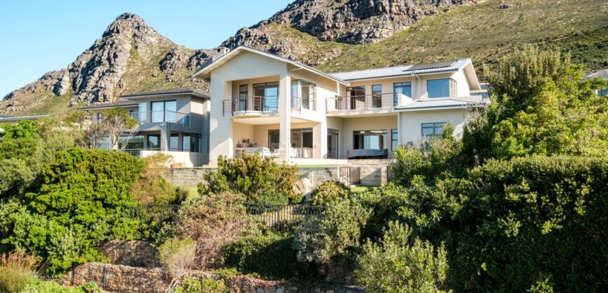 4 Bedroom House For Sale in Stonehurst Mountain Estate
