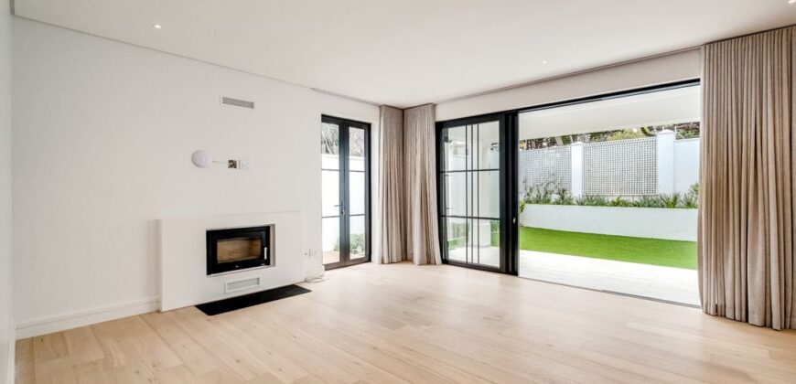 4 Bedroom House To Let in Constantia Vale